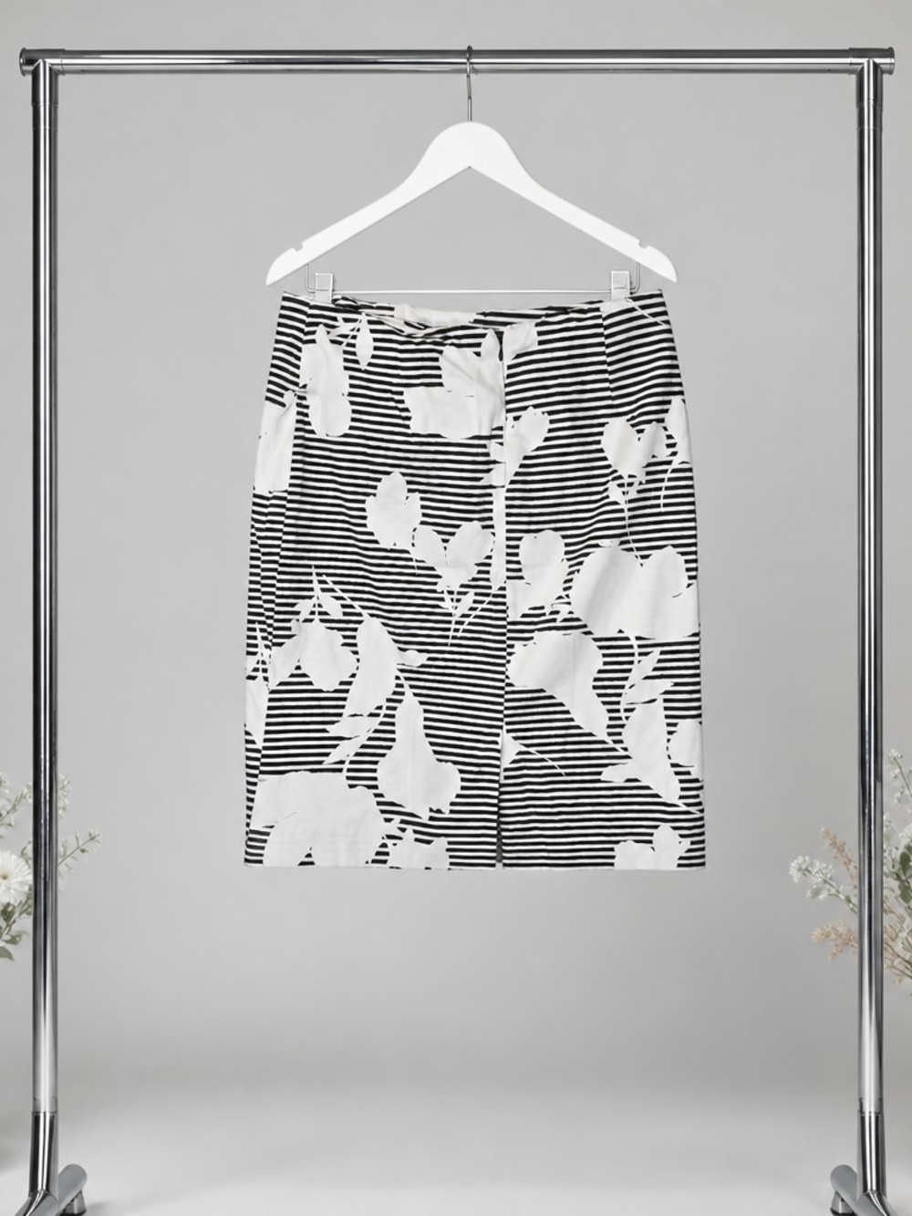 New York & Company Women's Stretch Pencil Skirt Black White Floral Size 12